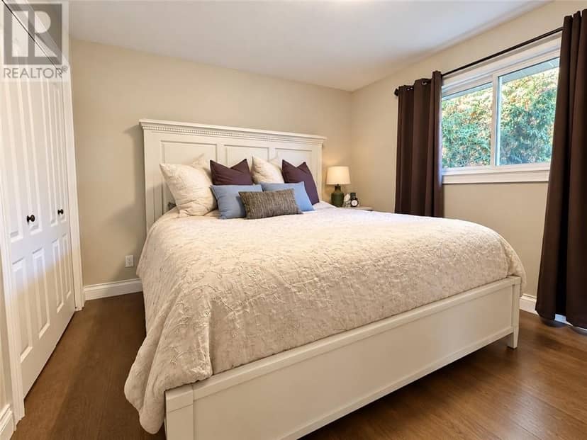 22 Walter Avenue — photo 15 of 36
