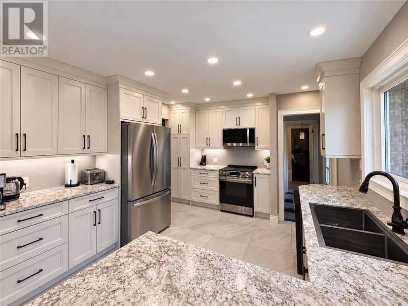 22 Walter Avenue — photo 9 of 36