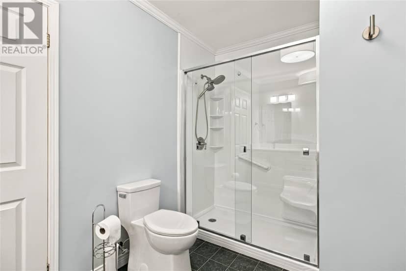 35 Cowan Avenue — photo 15 of 33