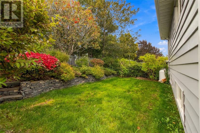 35 Cowan Avenue — photo 31 of 33