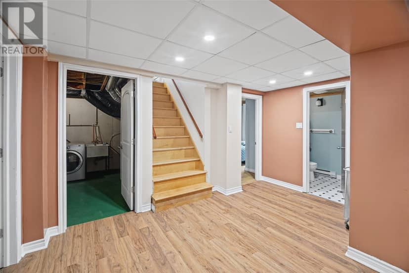 7 Macpherson Avenue — photo 24 of 40