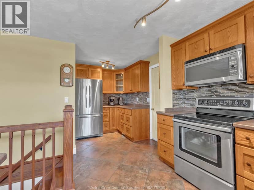 920 Essex Road 14 — photo 9 of 40