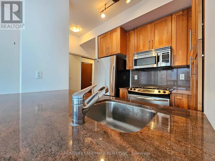 3301 - 33 Lombard Street — photo 10 of 21