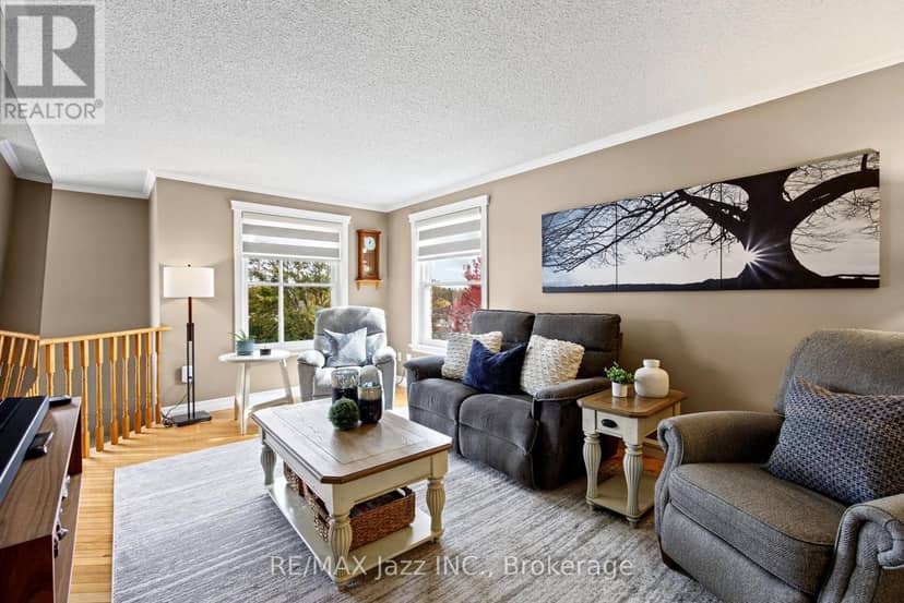 789 Lochness Crescent — photo 10 of 40