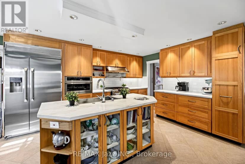 789 Lochness Crescent — photo 18 of 40