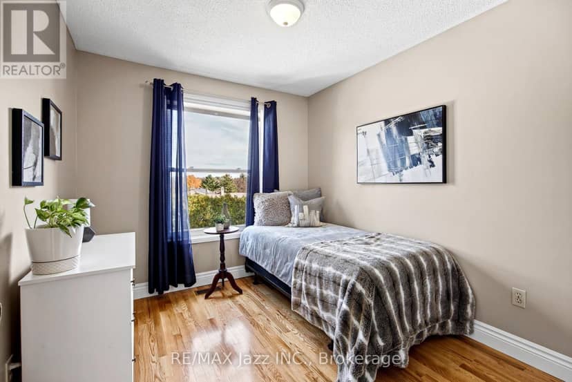 789 Lochness Crescent — photo 28 of 40