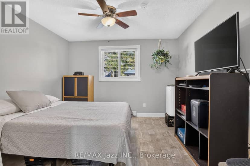 691 Attersley Drive — photo 14 of 31