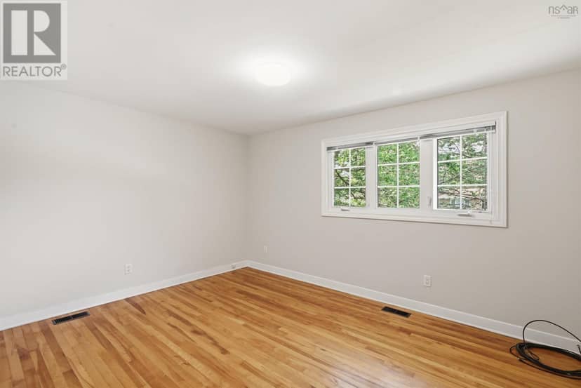 43 Deepwood Crescent — photo 24 of 40