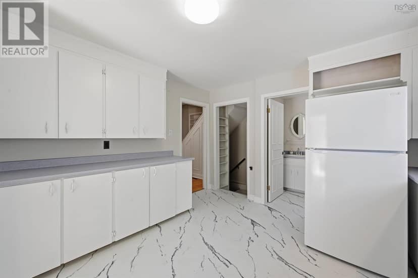 43 Deepwood Crescent — photo 17 of 40