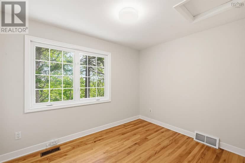 43 Deepwood Crescent — photo 31 of 40