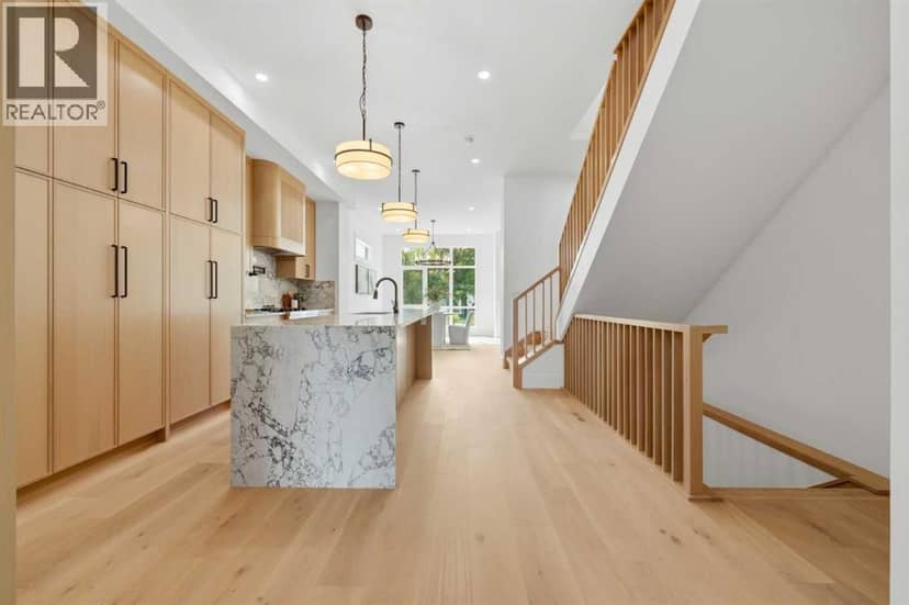 2004 51 Avenue SW — photo 11 of 40