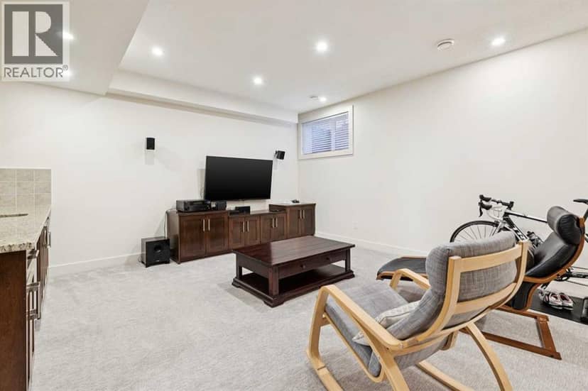 1128 17 Avenue NW — photo 30 of 40