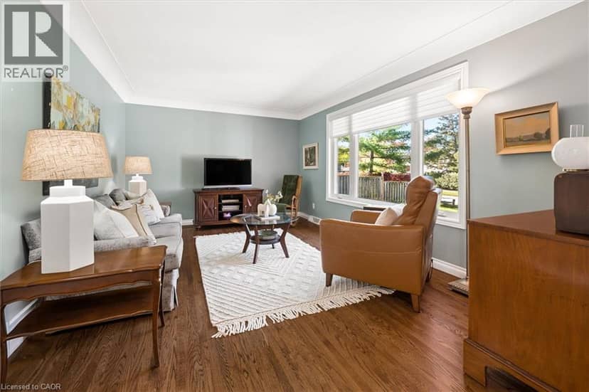 18 EVELYN Crescent — photo 11 of 40