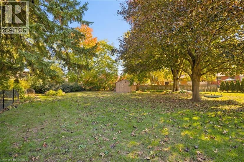 18 EVELYN Crescent — photo 31 of 40