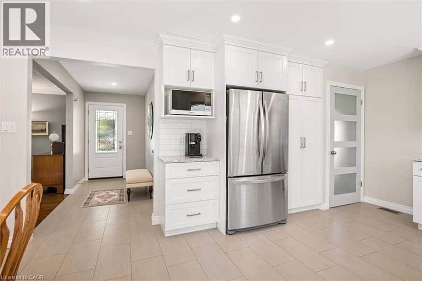 18 EVELYN Crescent — photo 9 of 40