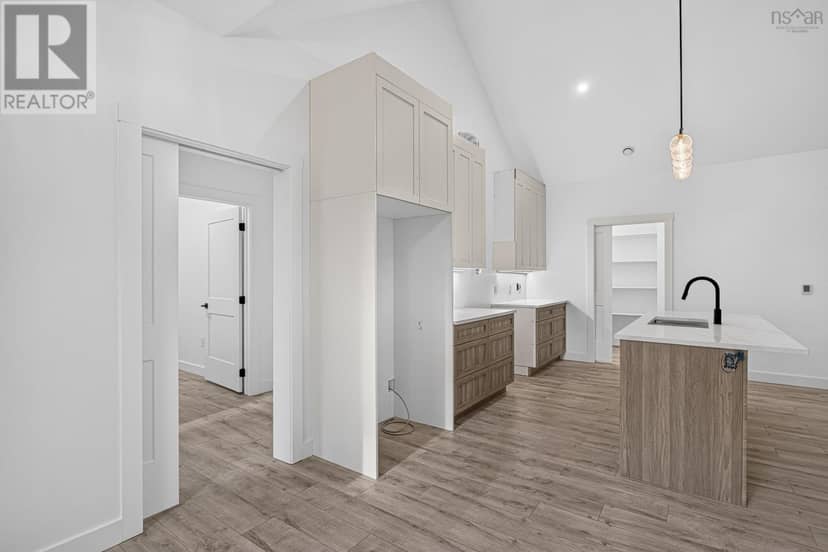 524/526 Perrin Drive — photo 15 of 40