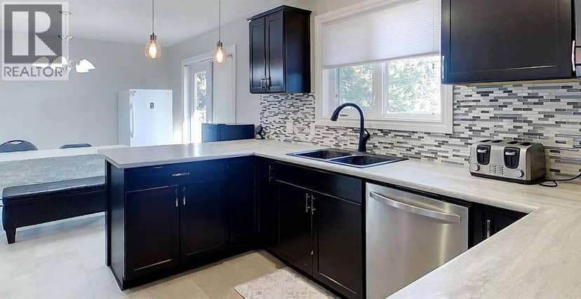 4307 10 Avenue — photo 9 of 40