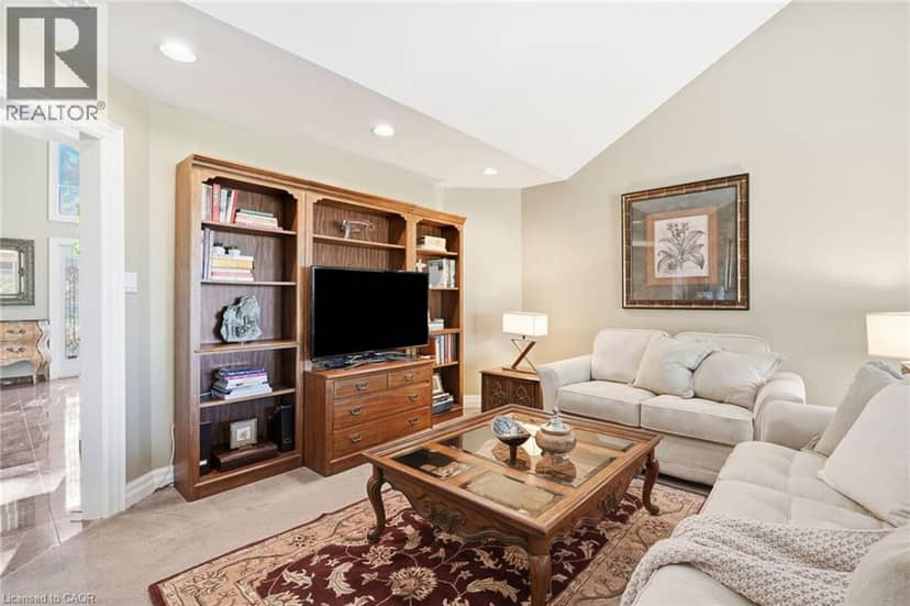 22 BURT Court, Stoney Creek, photo 8