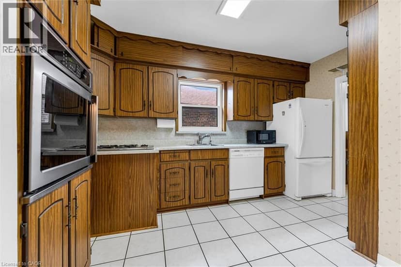 24 MULDREW Avenue, Toronto, photo 8