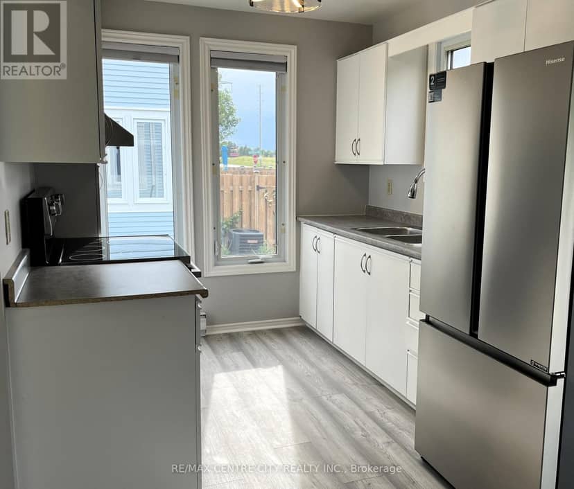 Unit C - 3 Brantwood Park Road — photo 4 of 18