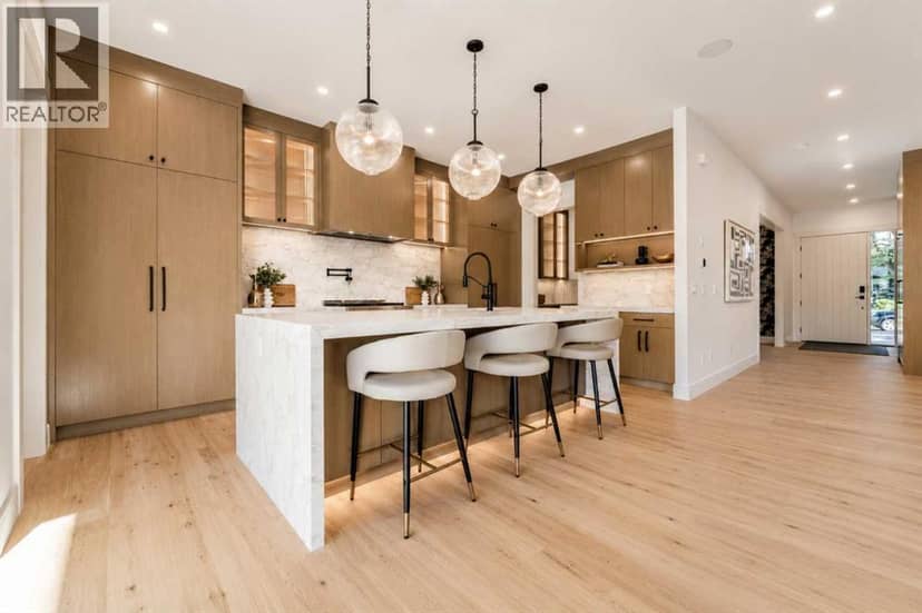 825 21 Avenue NW — photo 10 of 40