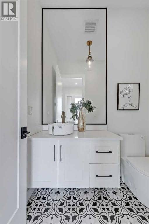 2021 26 Avenue SW — photo 18 of 40