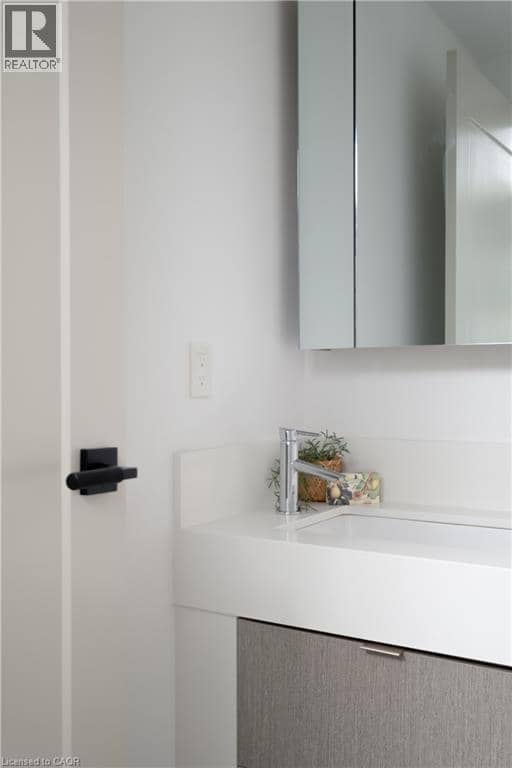 10 YORK Street Unit# 6210 — photo 32 of 40