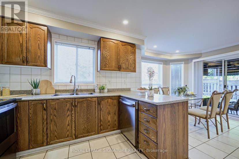 1180 Oriole Crescent — photo 17 of 40