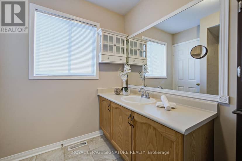 1180 Oriole Crescent — photo 34 of 40