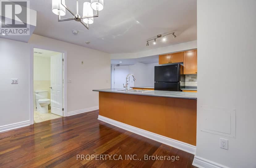 209 - 330 Adelaide Street E — photo 11 of 30