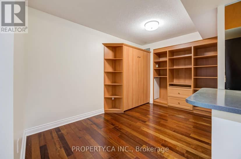 209 - 330 Adelaide Street E, Toronto, photo 5