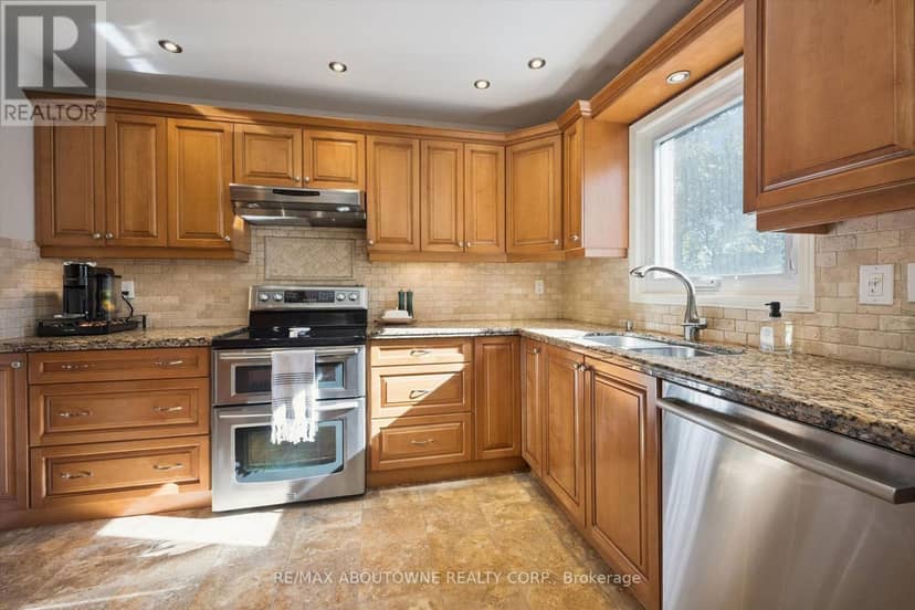 2086 Sprucedale Drive — photo 14 of 40