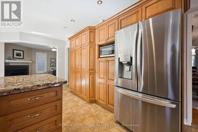 2086 Sprucedale Drive — photo 15 of 40