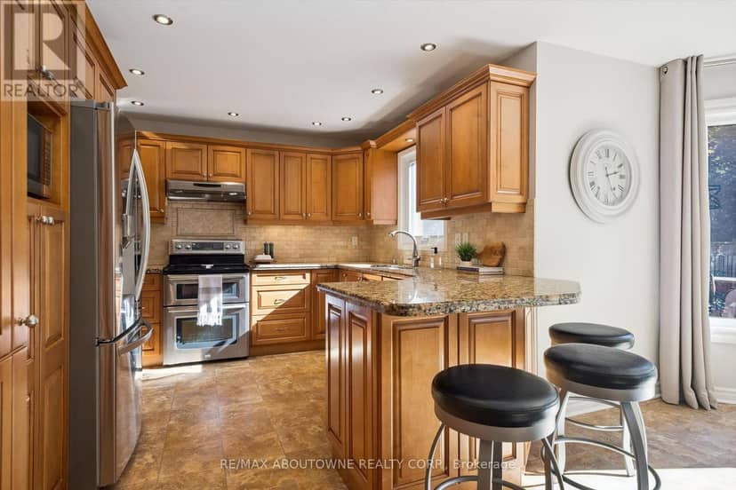 2086 Sprucedale Drive — photo 16 of 40