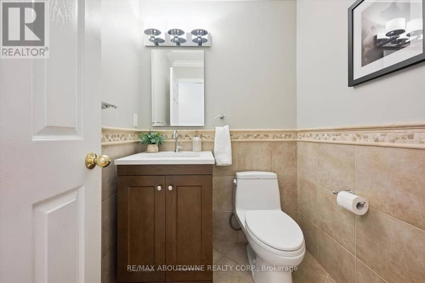 2086 Sprucedale Drive — photo 18 of 40