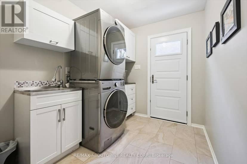 2086 Sprucedale Drive — photo 19 of 40
