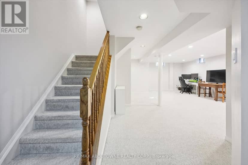 2086 Sprucedale Drive — photo 32 of 40