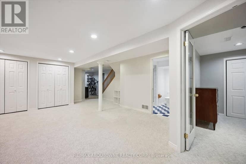2086 Sprucedale Drive — photo 33 of 40