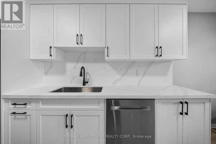4353 Sawmill Valley Drive, Mississauga, photo 5