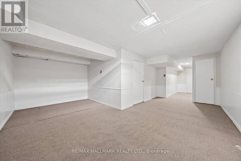 69 - 39 Camelot Way — photo 31 of 40