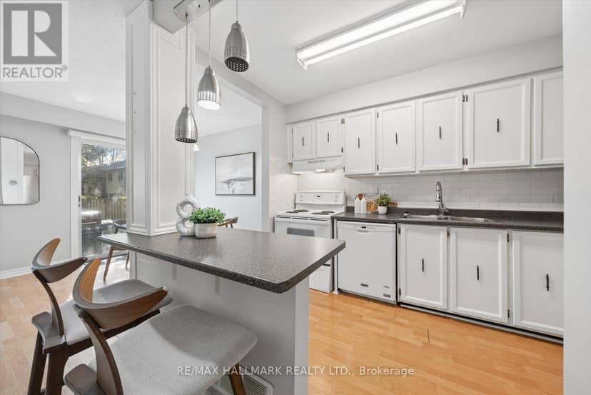 69 - 39 Camelot Way — photo 12 of 40