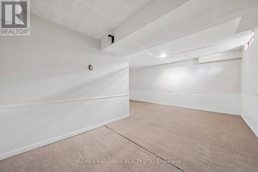69 - 39 Camelot Way — photo 32 of 40