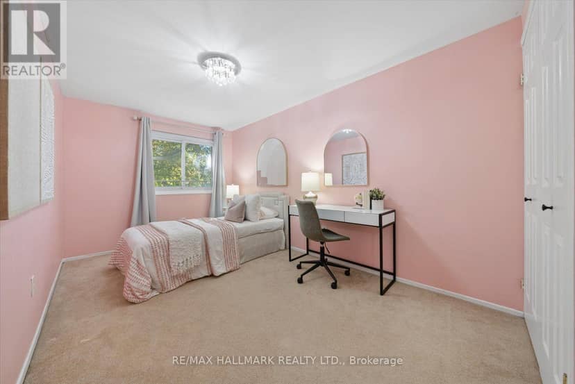 69 - 39 Camelot Way — photo 27 of 40