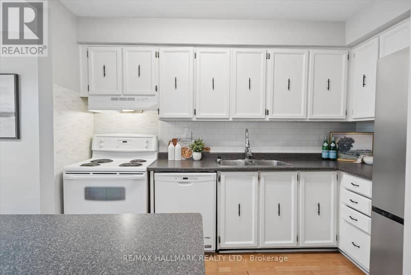 69 - 39 Camelot Way — photo 16 of 40