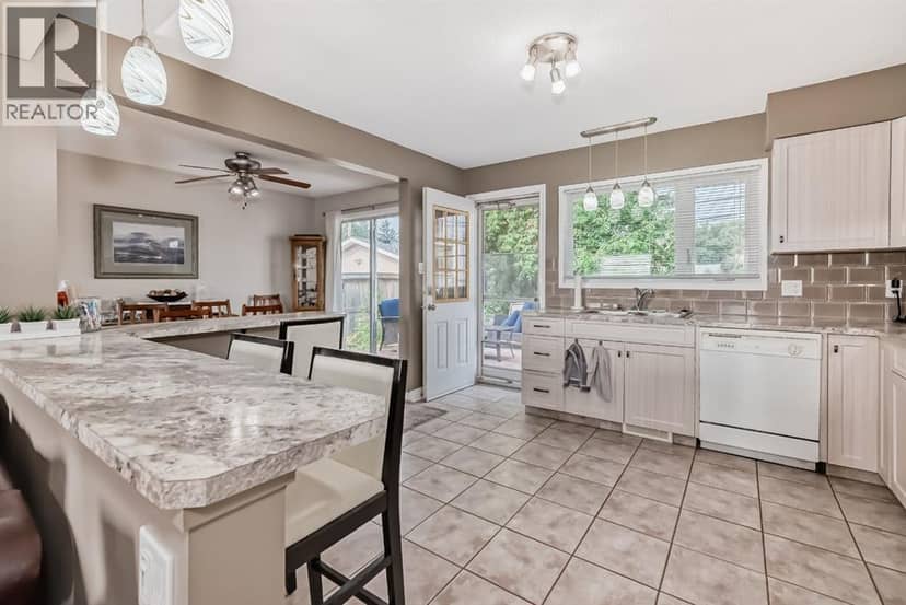 7827 Fairmount Drive SE, Calgary, photo 5