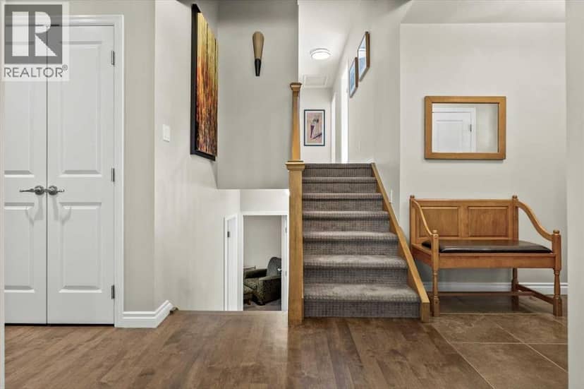6526 Laurentian Way SW, Calgary, photo 3