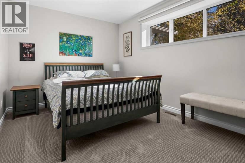 6526 Laurentian Way SW — photo 28 of 40