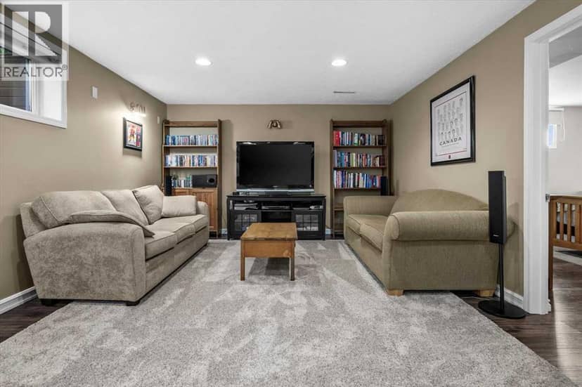 6526 Laurentian Way SW — photo 30 of 40