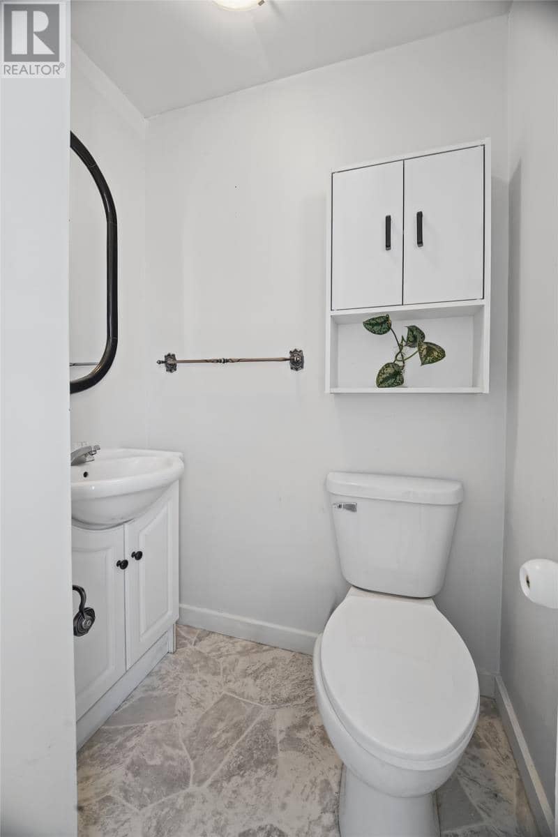 84 Canada Drive — photo 15 of 27