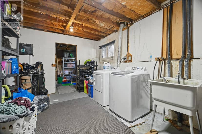 84 Canada Drive — photo 24 of 27